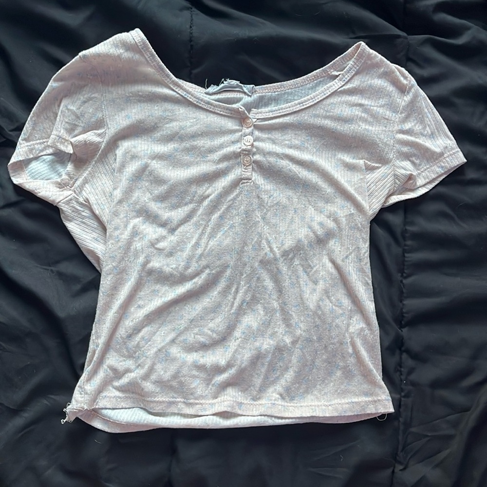 baby pink tee with floral print